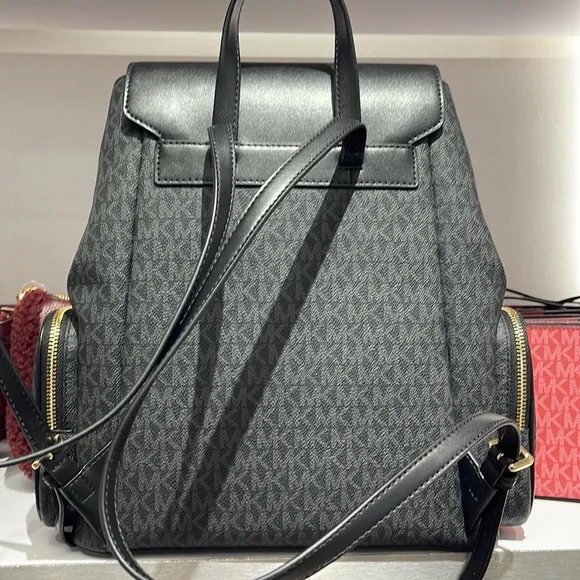 Michael Kors Jet Set Large Logo Backpack
Black 
NWT - Picture 5 of 16